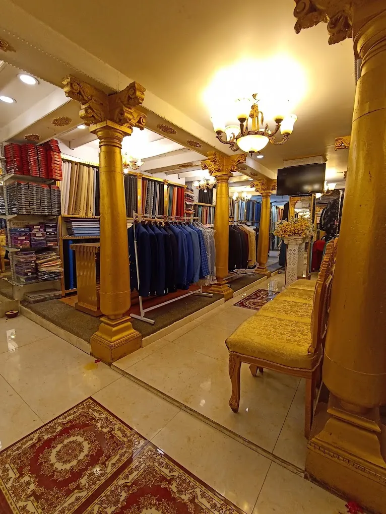 Rich 'N' Royal Suits