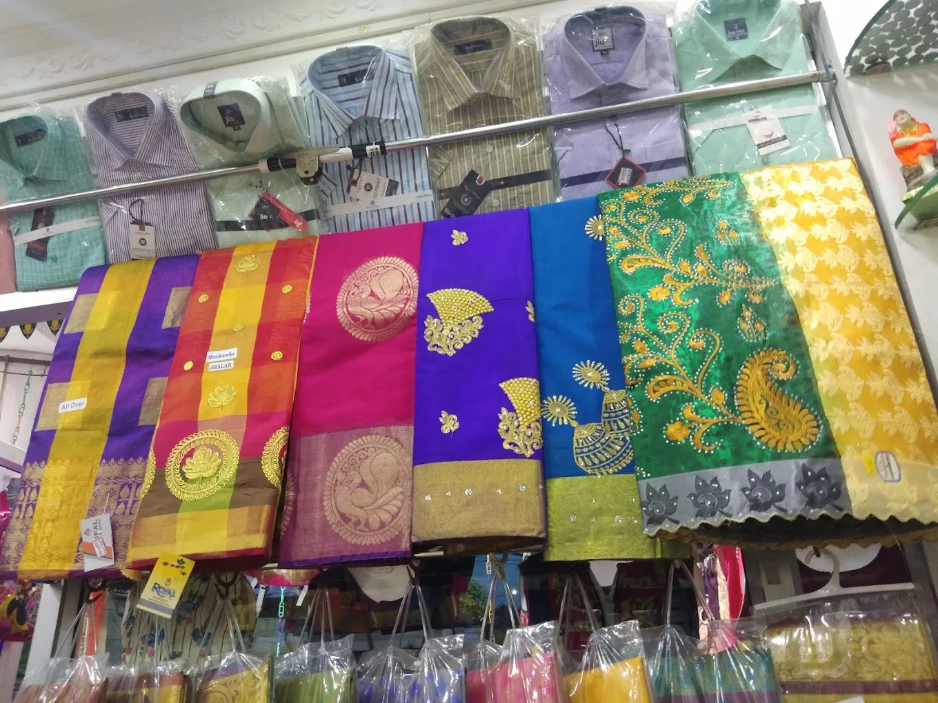 MUMMY DADDY DRESS CORNER