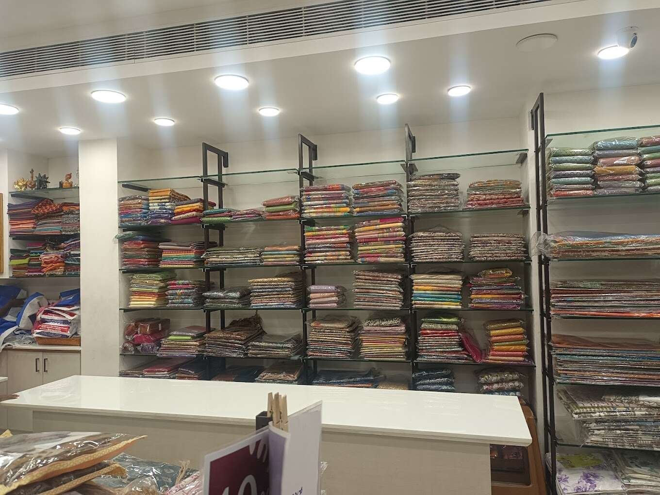 Sri Mohan Dress Centre