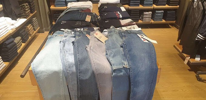 Levis