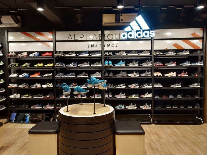 Adidas Reebok Skechers - FootLounge