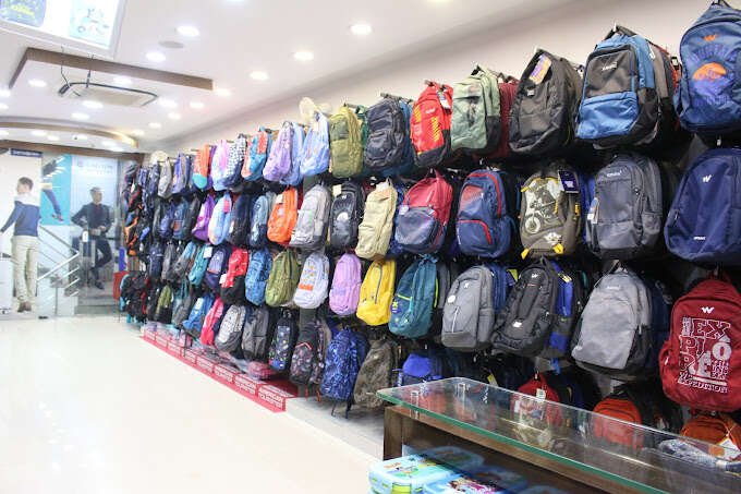 LEO BAGS & MORE