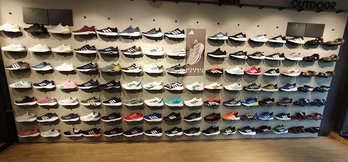 Adidas Skechers footlounge