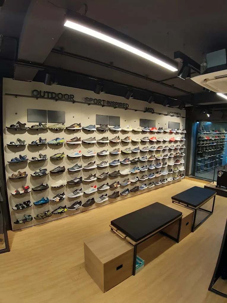 Adidas Skechers footlounge