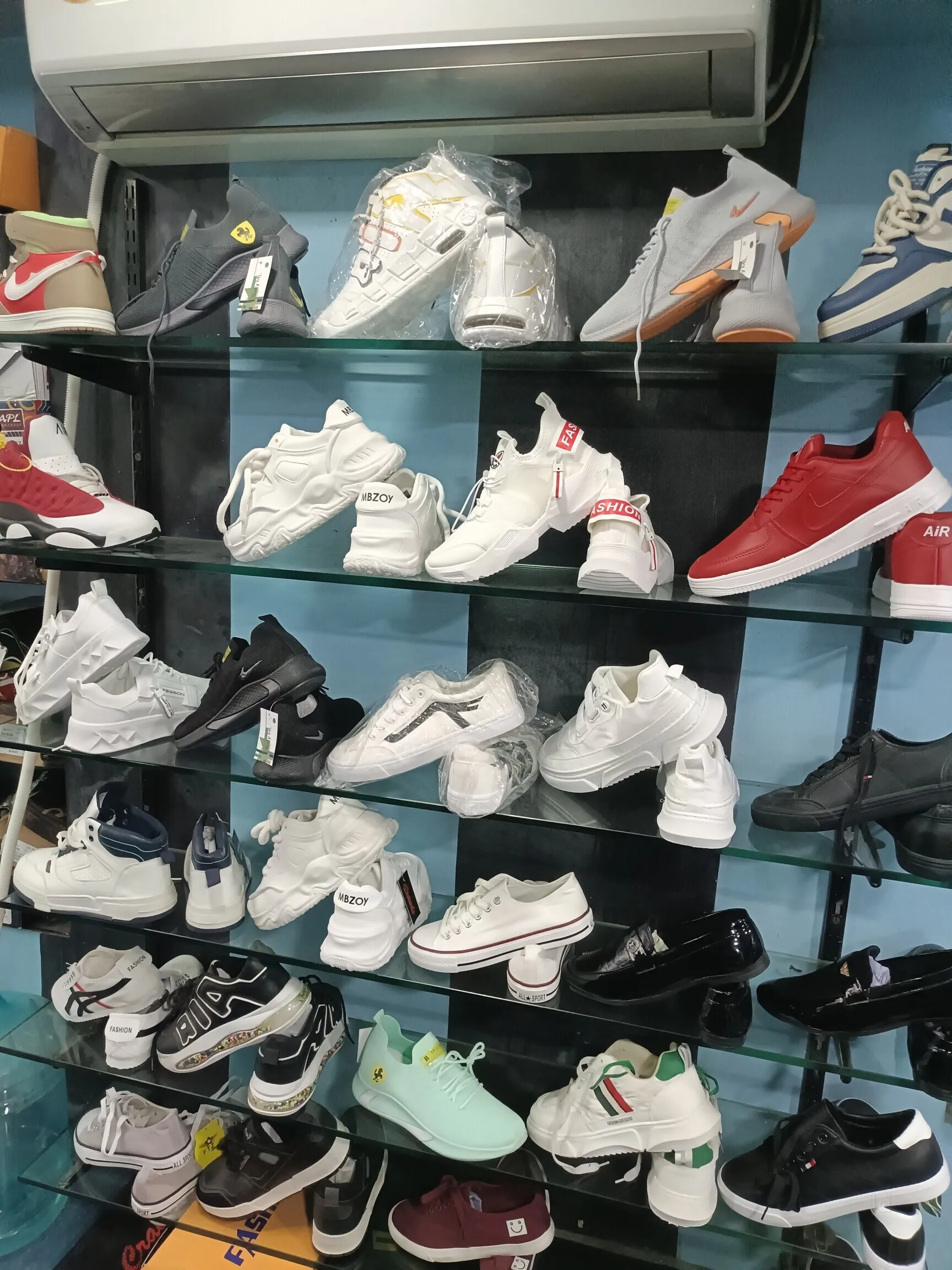 CJ SPORTS & WEARS