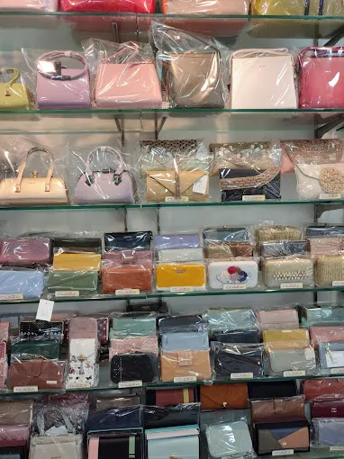 Claza multibrand showroom