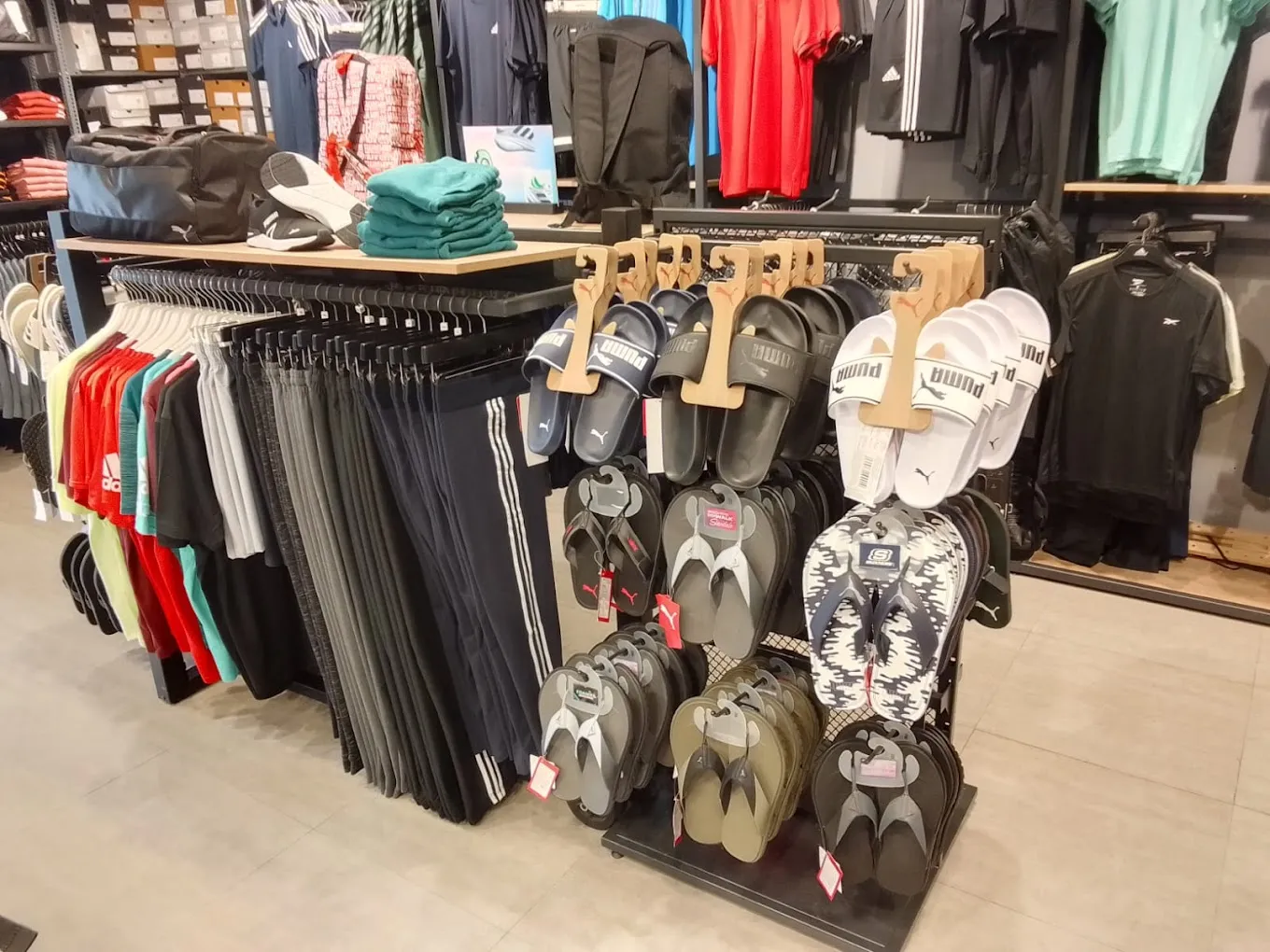 Foot Lounge Adidas Skechers Puma
