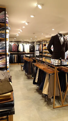 Europa Van Heusen Outlet - Selaiyur