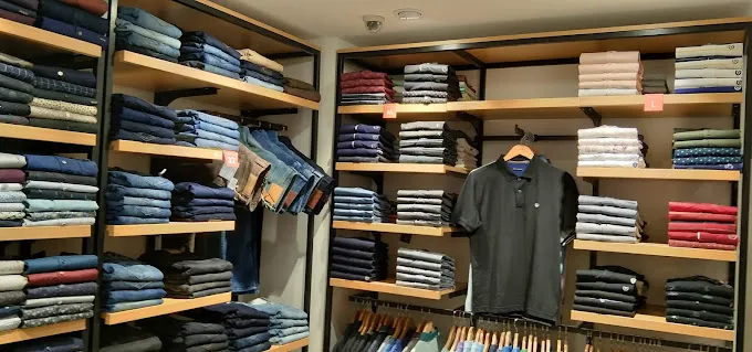 Europa Van Heusen Outlet - Selaiyur