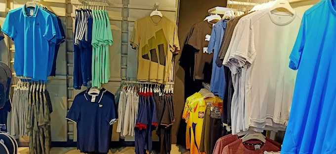 Footlounge adidas Puma Reebok