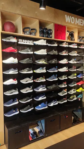 Footlounge adidas Puma Reebok