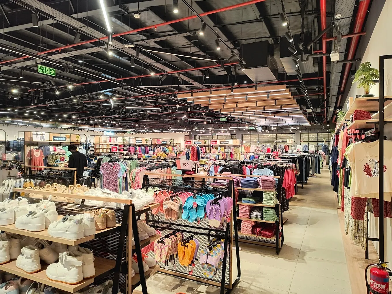Pantaloons - Kelambakkam