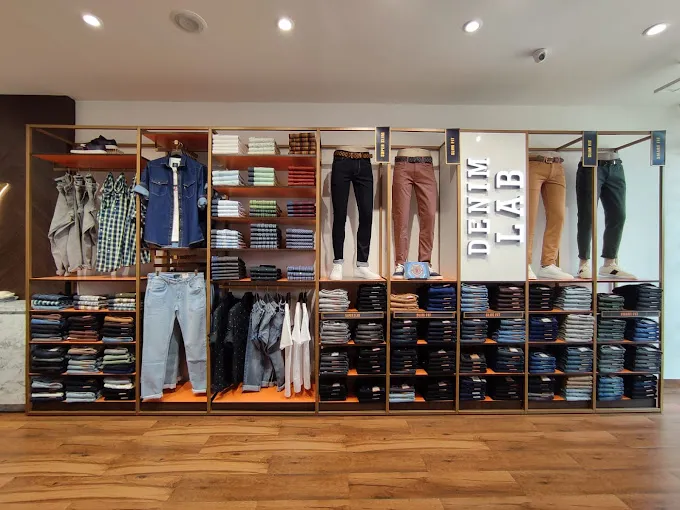 Louis Philippe showroom