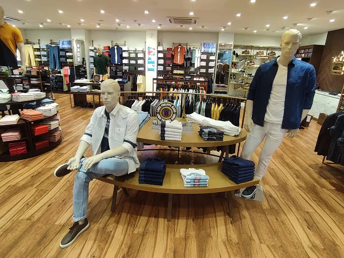 Louis Philippe showroom