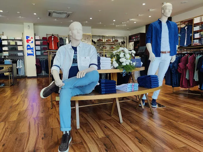 Louis Philippe showroom