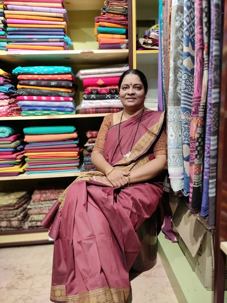 Aksh weaves and crafts