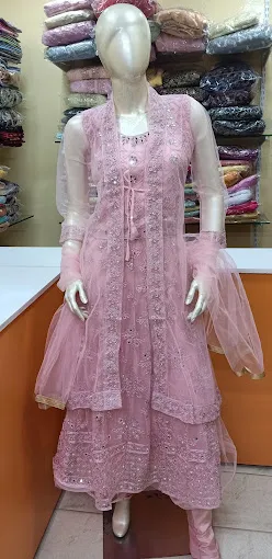 QUEENS FASHION HOUSE