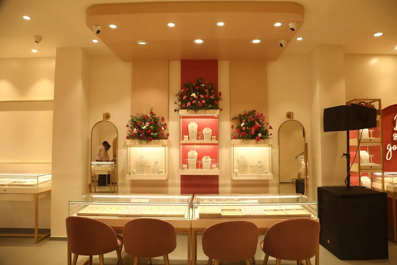 Mia by Tanishq - OMR, Thoraipakkam