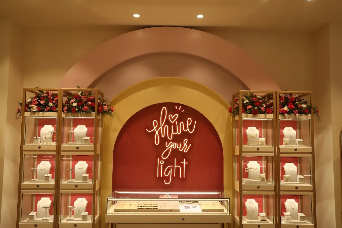 Mia by Tanishq - OMR, Thoraipakkam