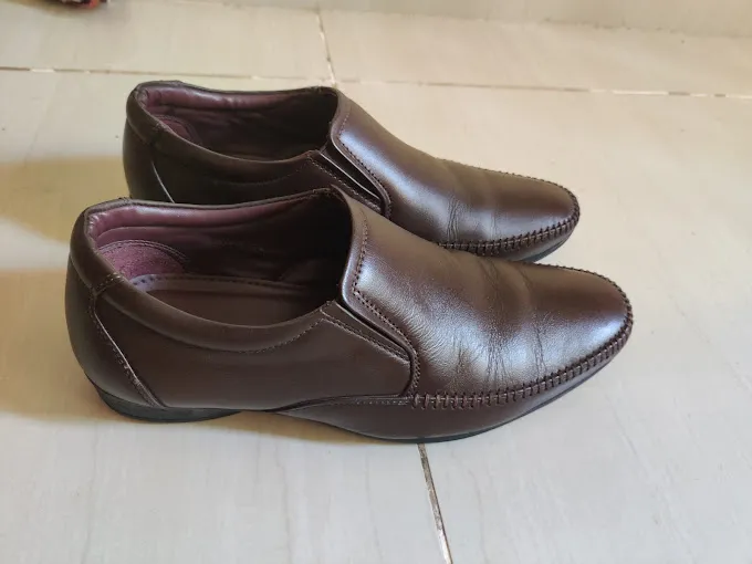 FLYING COBBLER - Shoe repaid shop