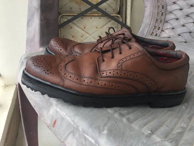 FLYING COBBLER - Shoe repaid shop