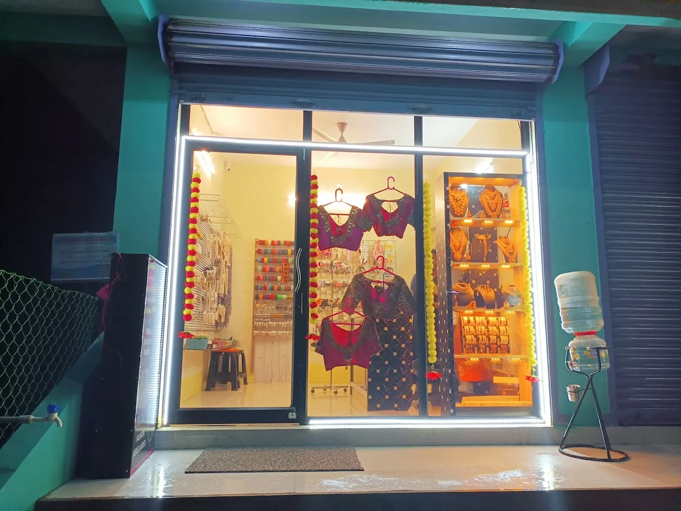 MEENA'S FASHION BOUTIQUE