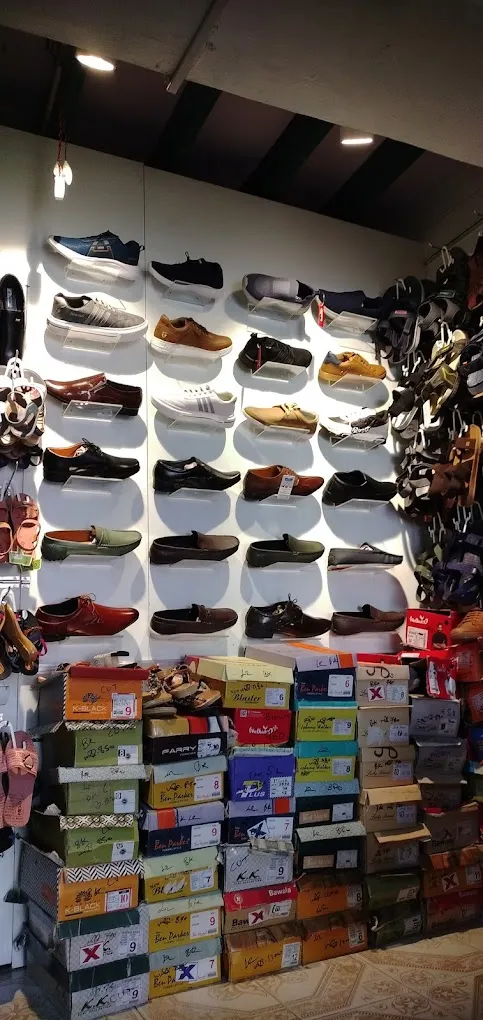 Thabia footwear