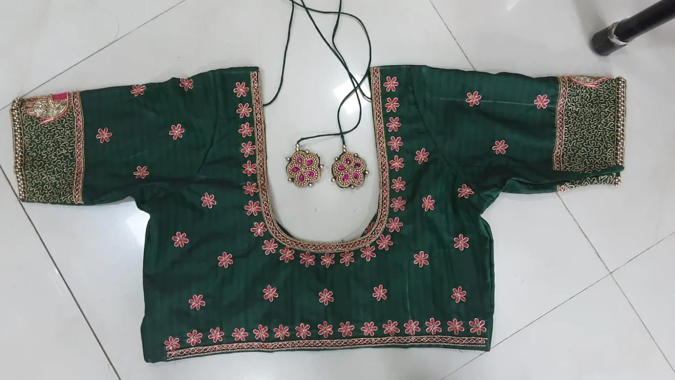 Latchumi aadaiyagam