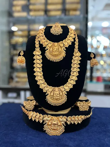 Ama gold covering
