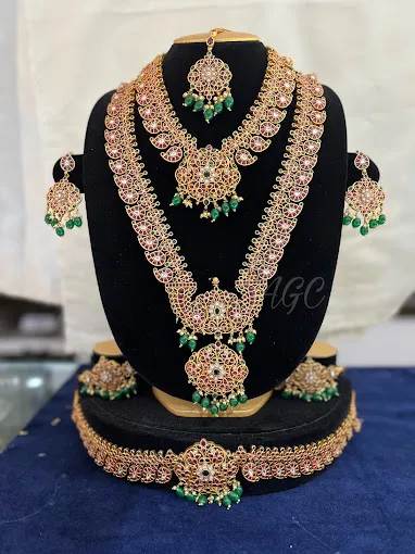 Ama gold covering