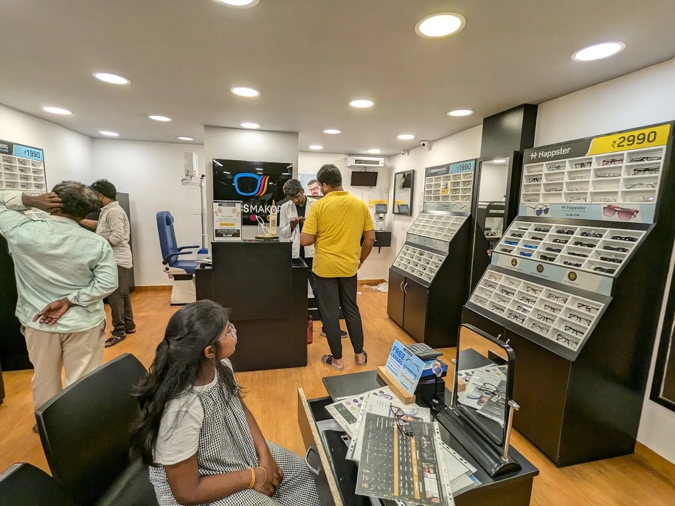 Specsmakers - Valaiyapathi Salai