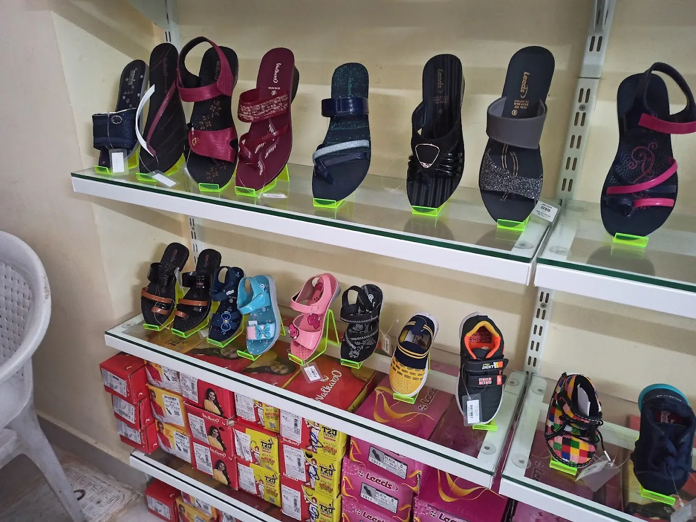 LIMRA FASHIONS & FOOTWEARS